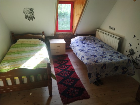 Bujtina Guesthouse Bjeshket E Nemura Lepushe  dhoma me dy krevate tek  Nga Agro Turizmi Albania