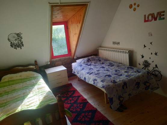 Bujtina Guesthouse Bjeshket E Nemura Lepushe  dhoma me dy krevate tek  Nga Agro Turizmi Albania
